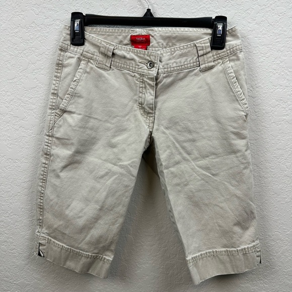 FREE PEOPLE TANK (XS) & MOSSIMO CARGO SHORTS (size 1) DISTRESSED SUMMER BUNDLE - Picture 3 of 9